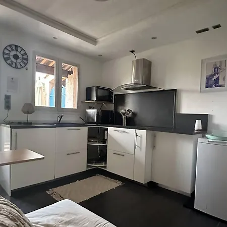 Charmant T2 Avec Piscine Et Vue Sur Colline, Proche Plages Et Commerces - - Fr-1-768-51 *